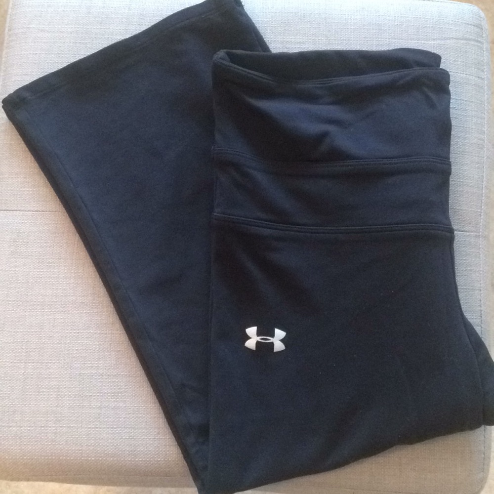 Under Armour black cropped leggings size M